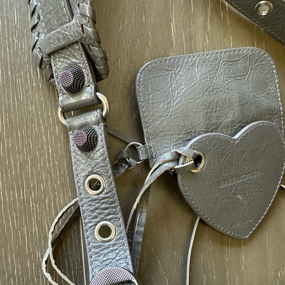 BALENCIAGA SMALL LE CAGOLE SHOULDER BAG IN GREY WITH AGED SILVER HARDWARE - Picture 15 of 16